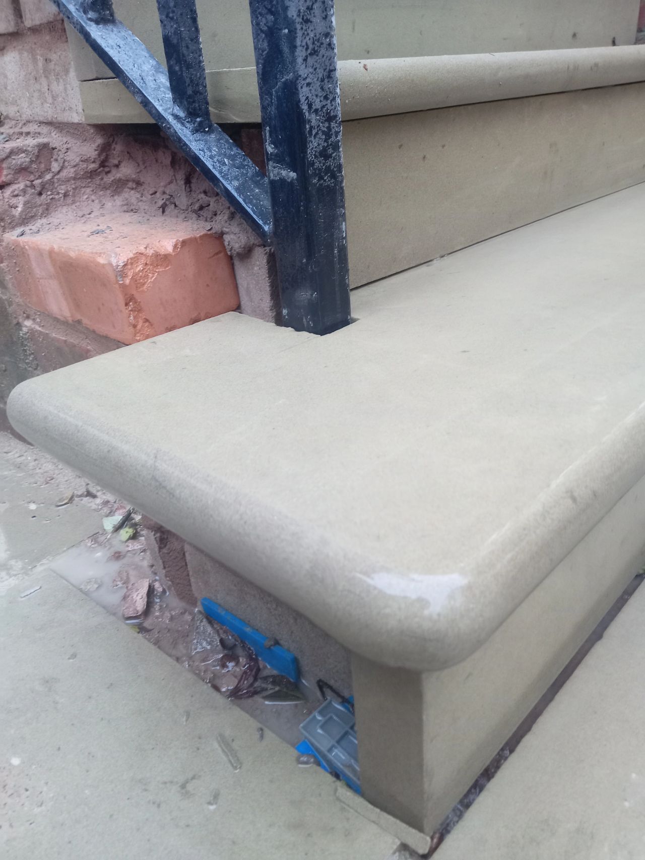 Natural sandstone step copings with a bullnosed front edge