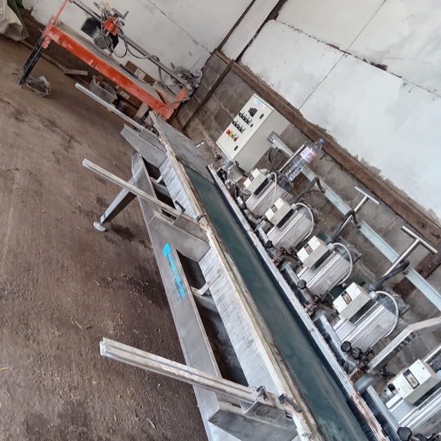 The bullnose machine conveyor line in the workshop