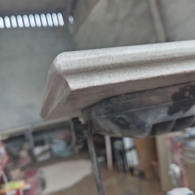 Close-up of an ogee-profiled stone edge