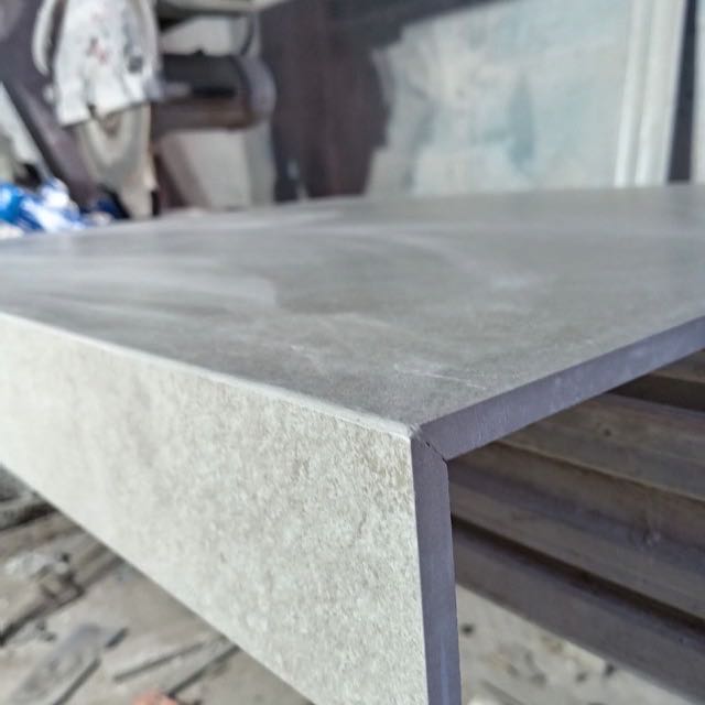 Porcelain step tread with a bullnose edge