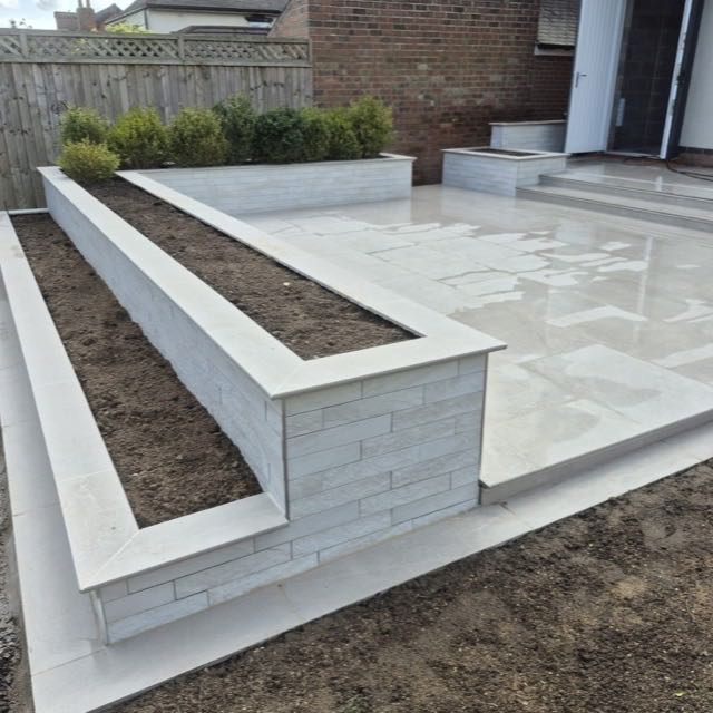 Porcelain-capped planter walls on a patio