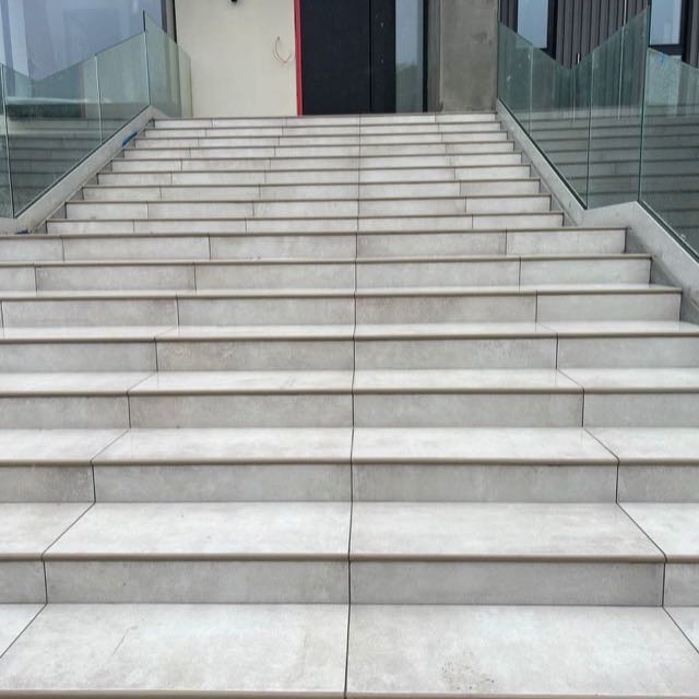 Porcelain staircase with a glass balustrade
