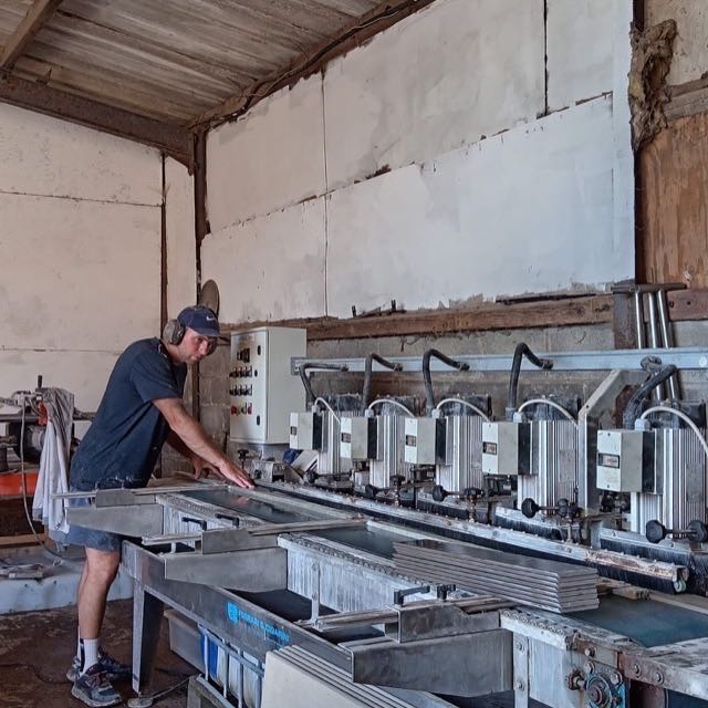 Dan profiling porcelain on the bullnose machine